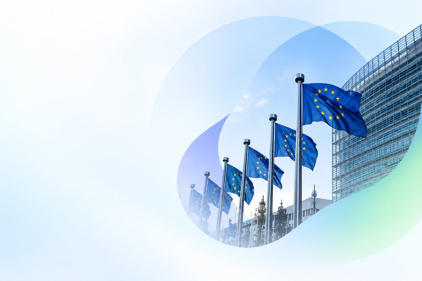 Zastave Evropske unije ispred zgrade Evropske komisije
